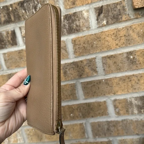 Gucci Zip Leather Wallet - Picture 6 of 9